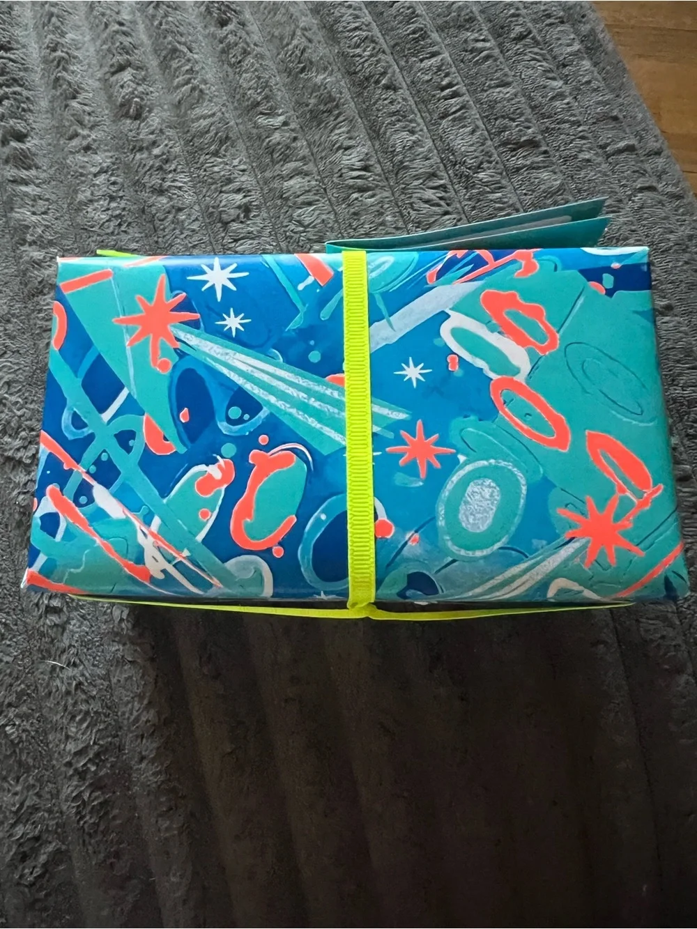 LUSH INTERGALACTIC BATH GIFT SET SHOWER GEL & BATH BOMB BRAND NEW